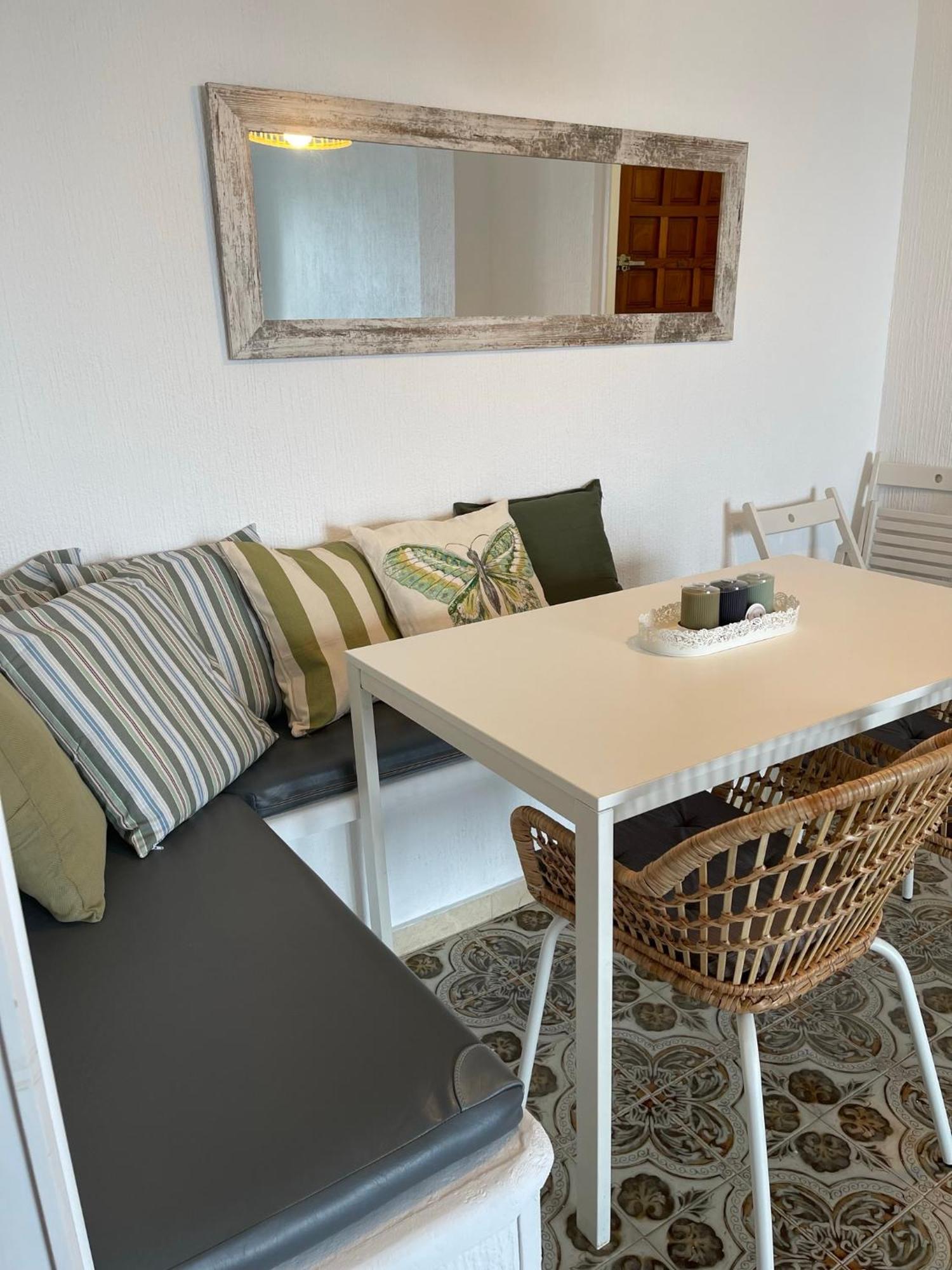Charming Beachfront Apartment Мурсия Экстерьер фото