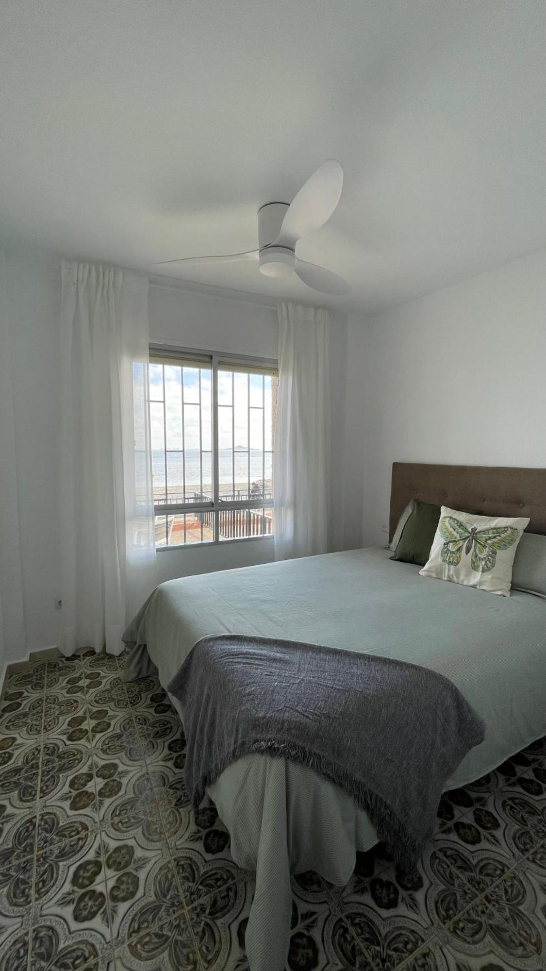 Charming Beachfront Apartment Мурсия Экстерьер фото
